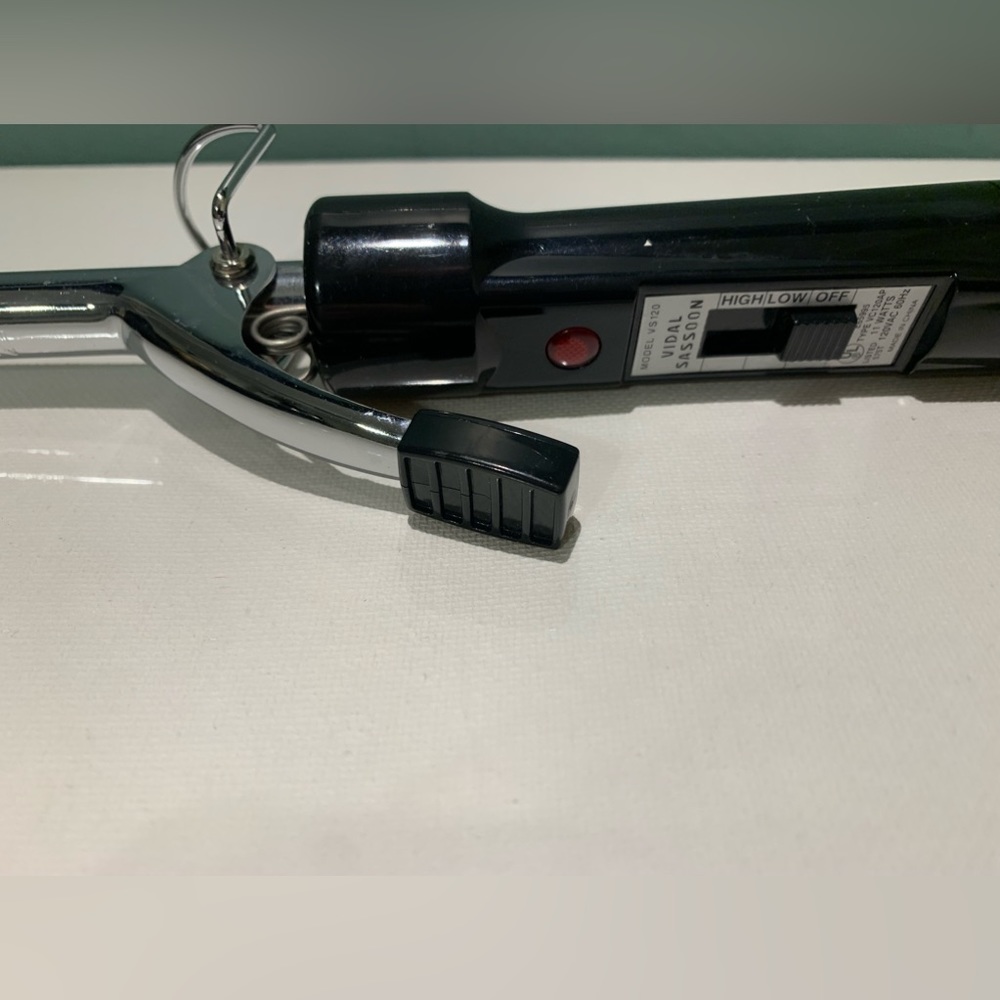 Vintage VIDAL SASSOON Mini 1/2” Barrel Curling Iron Model VS120C Date 2002